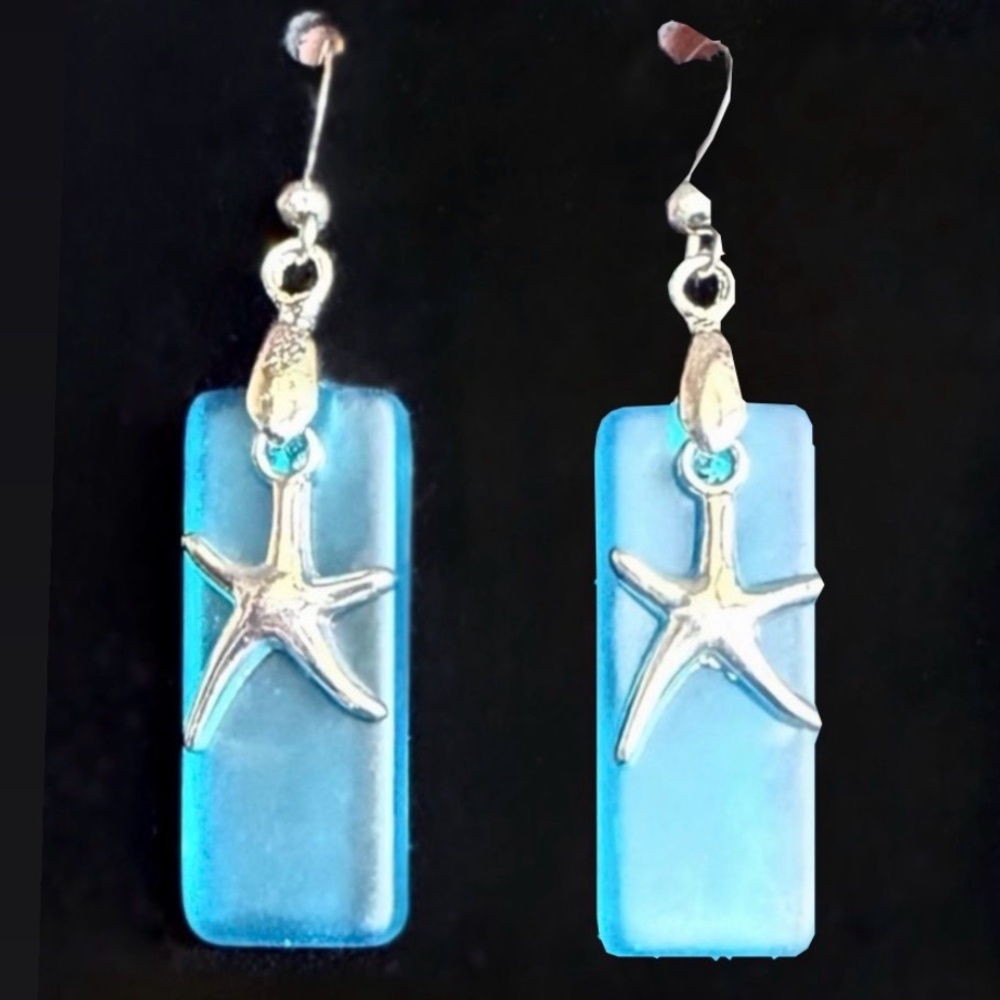 Ocean Blue Sea Glass w/Silver Starfish, Dangle Earrings, Summer Beach Vacation🌊
